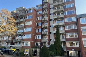frei, helle 1 ZKBB im 1 OG mit Lift, PKW-Stellplatz und Kellerraum