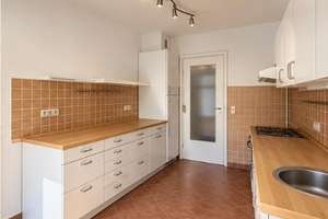 Helle 3-Zimmer-Wohnung mit Essbereich, Balkon, und Fahrstuhl in Kiel Dietrichsdorf – 24149 Neumühlen-Dietrichsdorf, Kiel – Vorschaubild 5