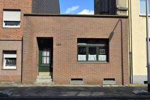 IMMOBILIENSTARTER AUFGEPASST! KLASSISCHES STADTHAUS MIT POTENZIAL - ZENTRUMSNAH IN MG-PESCH! – Die vollständige Adresse der Immobilie erhältst du vom Anbieter., 41065 Hardterbroich-Pesch, Mönchengladbach – Vorschaubild 2
