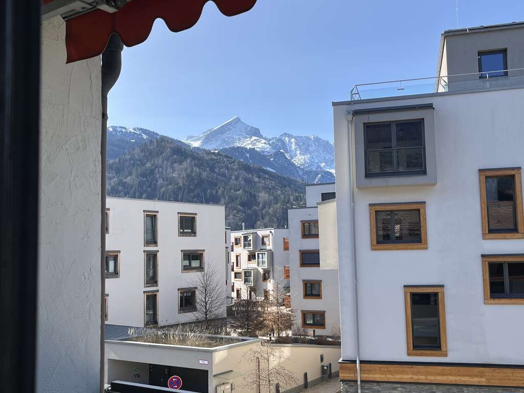 Immobilie in Garmisch-Partenkirchen - Geräumige 3 Zi.-Whg.*2 Balkone*2 Bäder*2 Etagen* Nähe Bahnhof*Preis inkl. Duplexparker - Bild 0