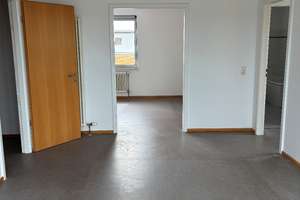 2-Zimmer-Wohnung mit Dachterrasse und neuer Einbauküche – Kasperstraße 37, 12542 Altglienicke, Berlin – Vorschaubild 2
