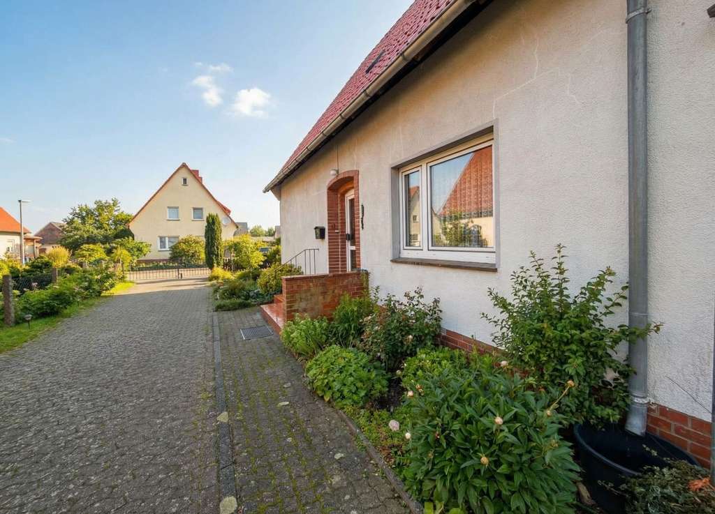 Immobilie in Dörverden - Entwickeln, modernisieren, verwirklichen - Einfamilienhaus mit großem Grundstück - Bild 3