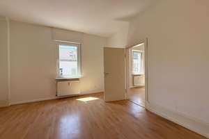 Mitten in Schwanheim - 3-Familienhaus zum vermieten oder selbst bewohnen – 60529 Schwanheim, Frankfurt am Main – Vorschaubild 2