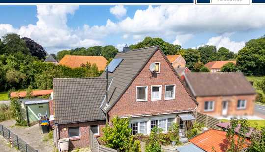 Bild von Großzügiges Mehrgenerationenhaus mit viel Gestaltungsmöglichkeit in Stedesdorf/ Thunum