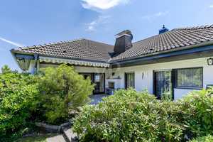 Idyllische Waldrandlage: Bungalow mit großer Doppelgarage auf großem Grundstück mit viel Platz – Hochtaunuskreis – Vorschaubild 9