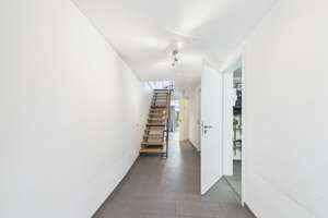 Familienglück im Zentrum – Modernes Stadthaus mit 6 Zi., Terrasse & Dachbalkon | Reutlingen – Die vollständige Adresse der Immobilie erhältst du vom Anbieter., 72764 Reutlingen-Mitte, Reutlingen – Vorschaubild 3