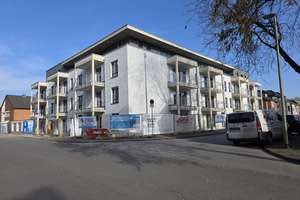 Helle 2-Zimmer-Wohnung mit Balkon im Staffelgeschoss (Erstbezug)