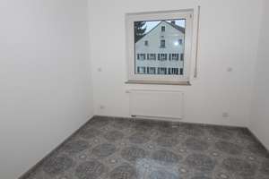Gepflegte 3-Zimmer-Wohnung mit Einbauküche und Terrasse zu vermieten. – Gstadt 1a, 91757 Treuchtlingen – Vorschaubild 2