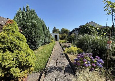 Reihenmittelhaus mit Potenzial und schönem Garten