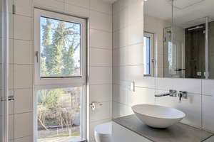 Moderne & edle Dachgeschosswohnung mit großem SÜD-Balkon (19m²) - 5 Gehminuten vom Feldmochinger See – Karlsfelder Str. 38 C, 80995 Feldmoching, München – Vorschaubild 15