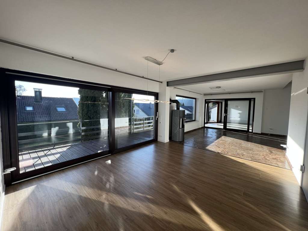 Immobilie in Donzdorf - Traumhaus mit Wellness-Bereich und Innenpool - Bild 3