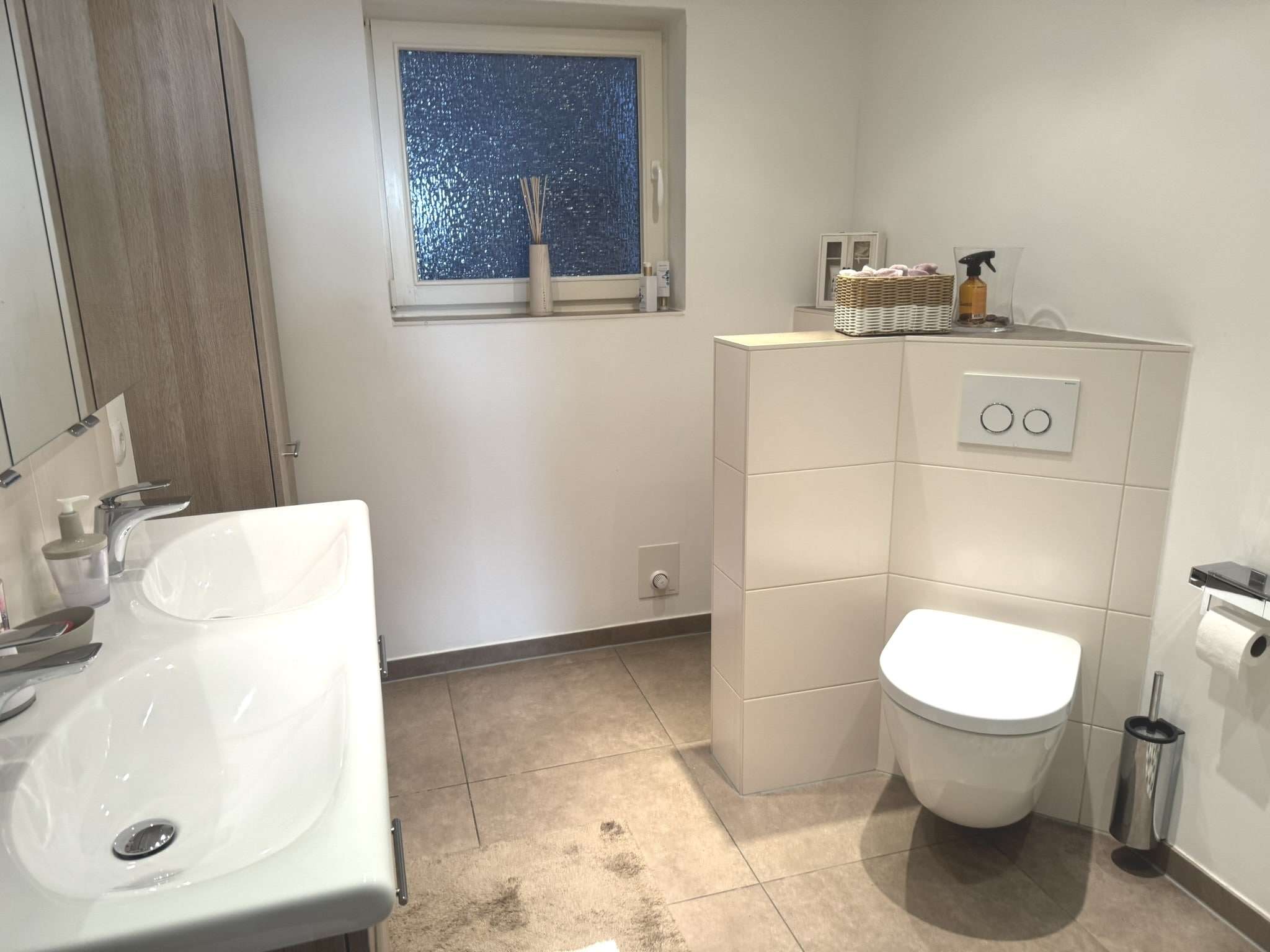 Immobilie in Rheinbrohl - Gepflegtes 3 - Familienhaus mit Doppelgarage und PKW -Stellplatz - Bild 1