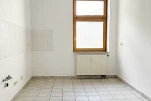 Einfache 2-Raum-Wohnung mit Tageslichtbad, Abstellraum und Balkon in Buckau zu vermieten! – Karl-Schmidt-Straße 1, 39104 Magdeburg – Vorschaubild 4