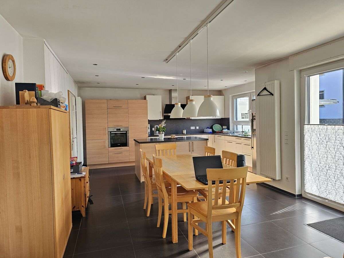 Immobilie in Kämpfelbach - **Kämpfelbach-Ersingen, modernisiertes 1-2 Familien-Haus mit Ausbaupotential, Garten u. 3 Garagen** - Bild 2