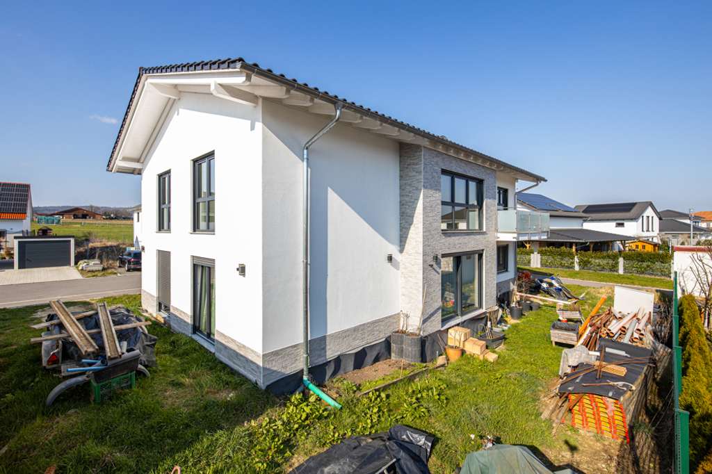 Immobilie in Volkertshausen - Neuwertiges Zweifamilienhaus im Neubaugebiet Volkertshausen - Bild 1