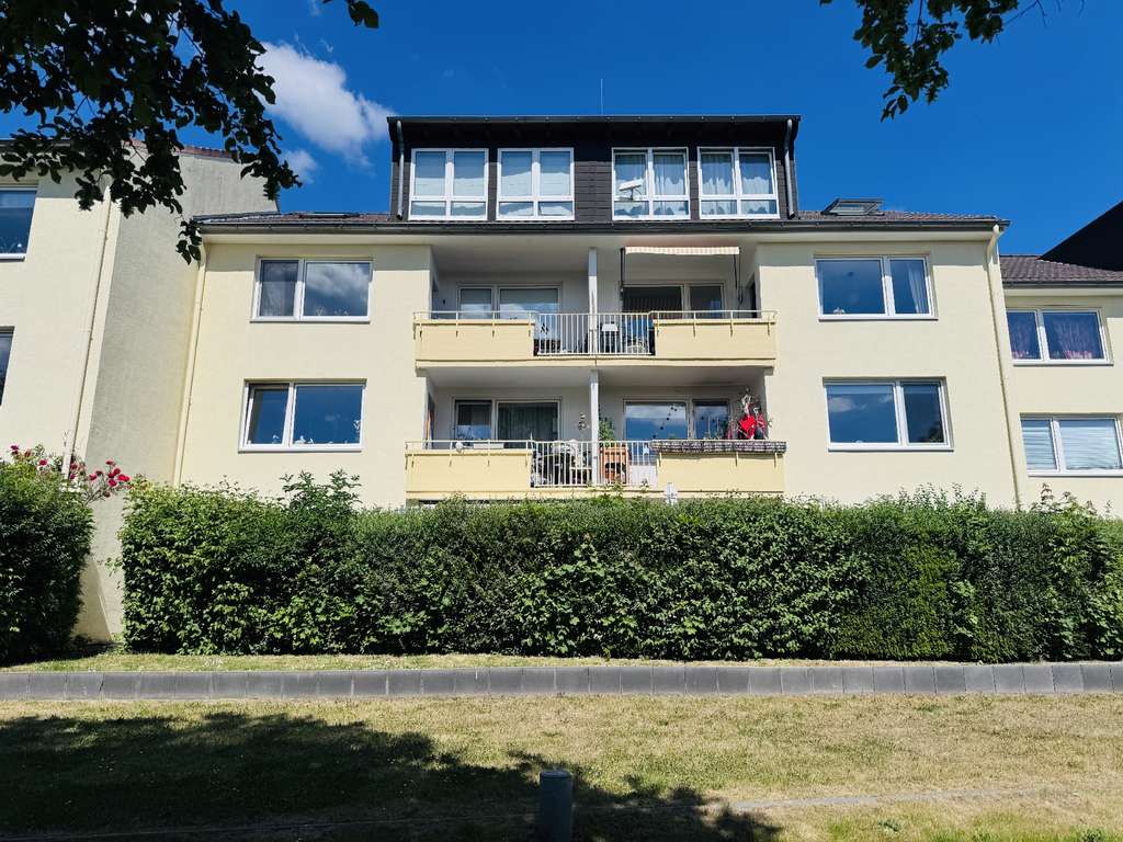 Wohntraum in Bonn-Endenich: Freiwerdende, lichtdurchflutete DG-Eigentumswohnung mit Stellplatz!
