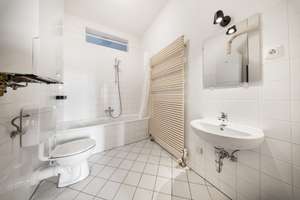 Tolles Zimmer in einer 5-Zimmer-Wohnung im Friedrichshain – voll möbliert – Straßmannstraße 21, 10249 Friedrichshain, Berlin – Vorschaubild 10