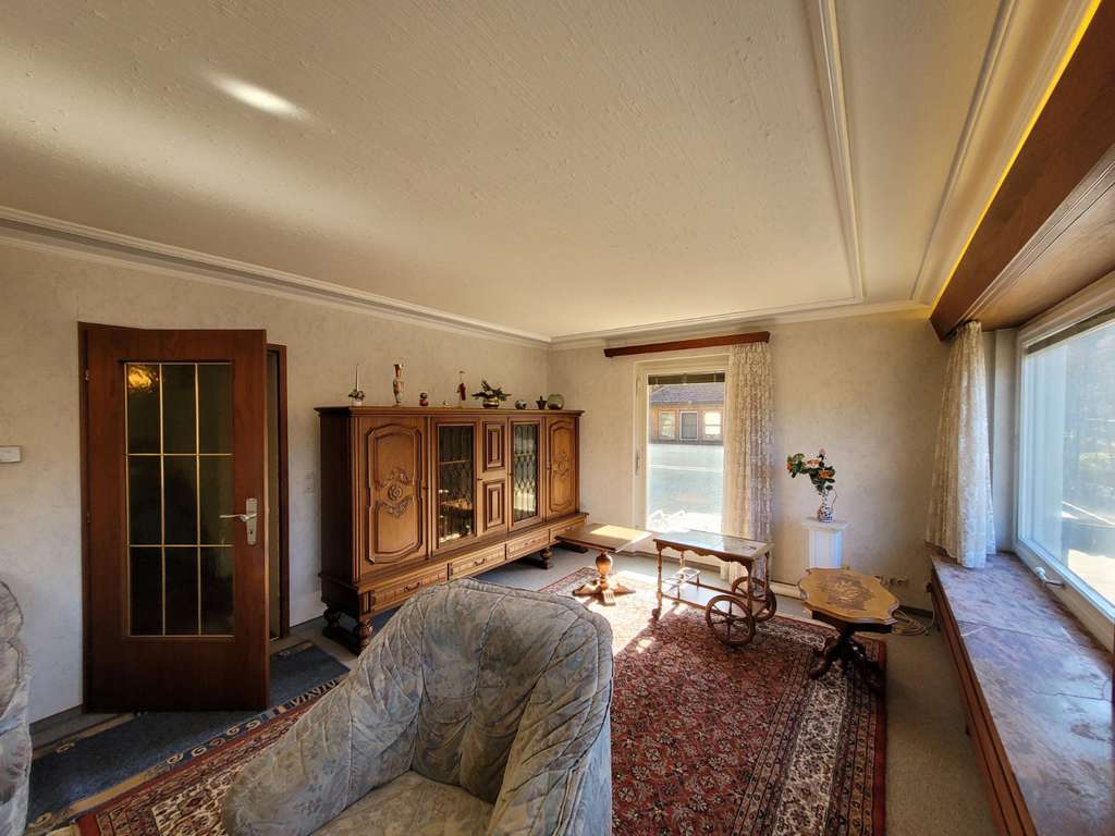 Immobilie in Loßburg - Viel Raum zum Leben – Haus mit mehreren Garagen - Bild 3