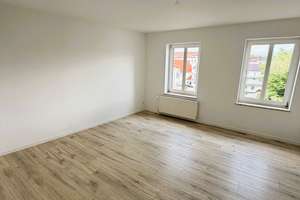 Charmante 2-Raum-Dachgeschosswohnung mit Einbauküche – frisch saniert!