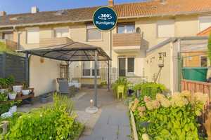 TOP GEPFLEGTES REIHENHAUS IN ZENTRALER LAGE, TERRASSE MIT SÜDAUSRICHTUNG, GARTEN UND GARAGE – Wesermarsch (Kreis) – Vorschaubild 1