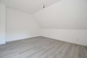 Einzugsfertige Dachgeschosswohnung am Lohmühlenpark! ! – Beckeradsdelle 114, 45897 Buer, Gelsenkirchen – Vorschaubild 5