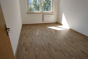 schöne renovierte 3 Raumwohnung mit Balkon und Tageslichtbad – 39576 Stendal – Vorschaubild 3