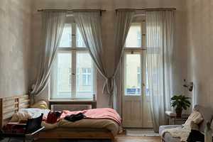 Stilvolle 3,5-Raum-Wohnung mit EBK, W-Bad mit Fenster, Balkon in Nord-Neukölln – Stuttgarterstraße 58, 12058 Berlin – Vorschaubild 2