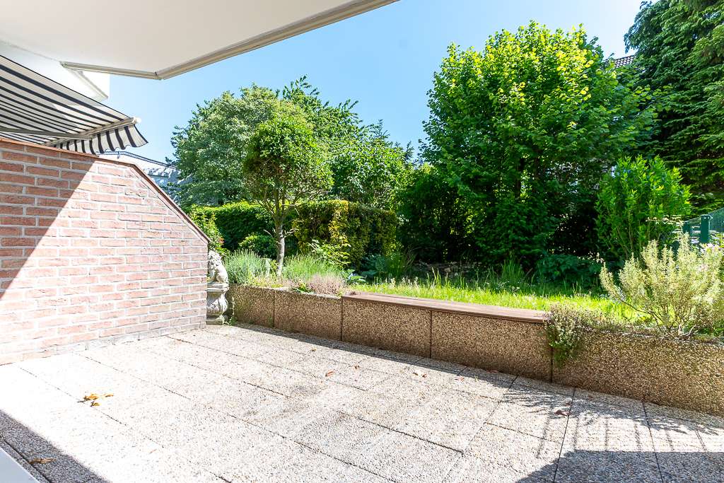 ERDGESCHOSSwohnung mit Terrasse im Herzen Lintorfs inkl. Stellplatz - sofort!