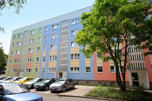 In der Herrichtung! 3-Raumwohnung mit Balkon und Dusche in der 2. Etage! – Kattowitzer Str. 23, 6128 Südstadt, Halle (Saale) – Vorschaubild 2
