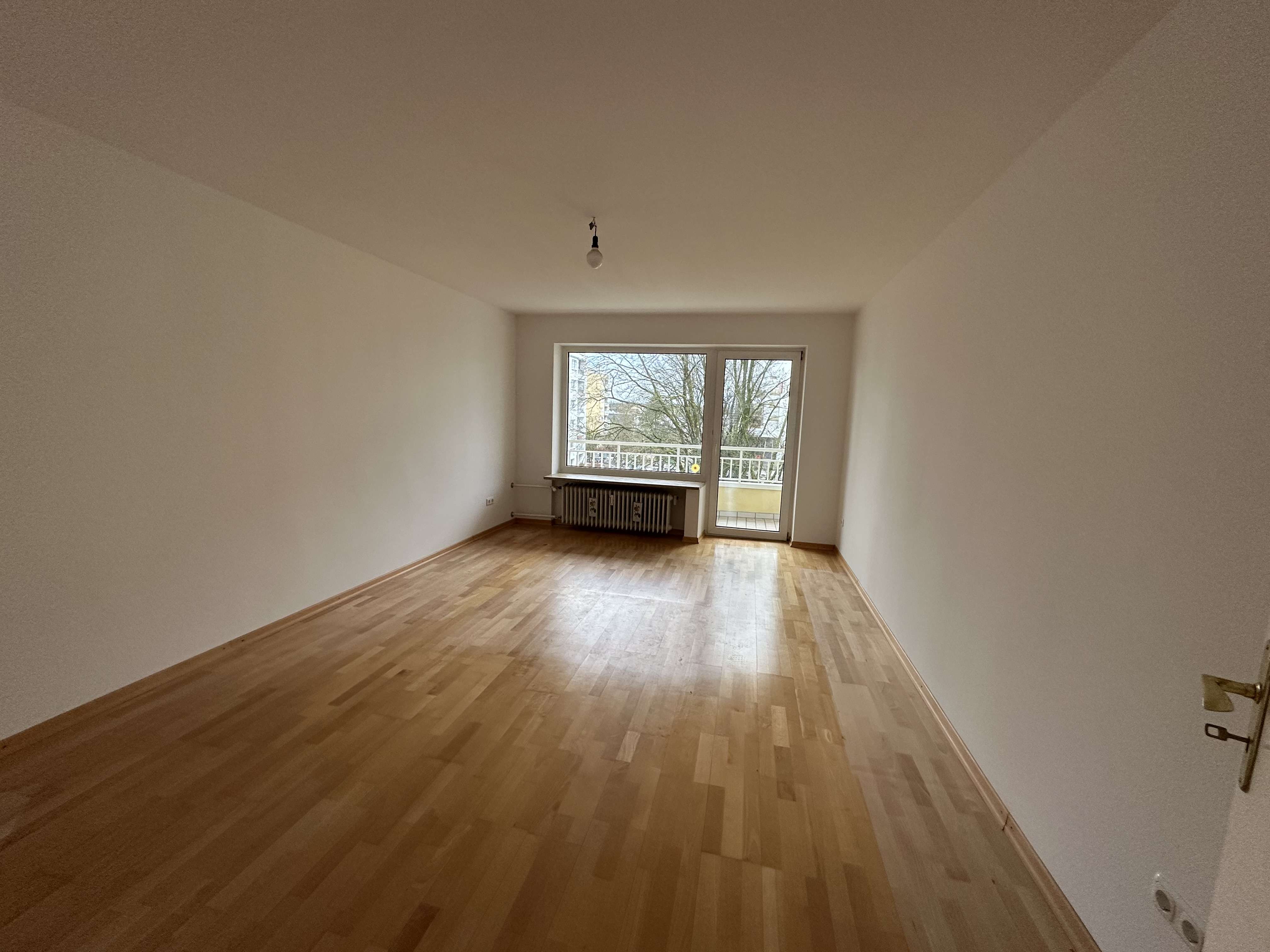 Immobilie in Oberschleißheim - Attraktive 2,5-Zimmer-Wohnung in ruhiger Lage von Oberschleißheim - Bild 0