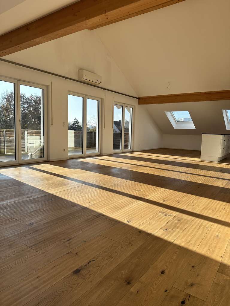 Exklusive 4 Zimmer Dachgeschosswohnung, mit 3 Balkonen, 2 Bädern und 3 Schlafzimmern