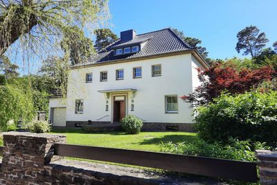 Halle-Dölau: Villa am Waldrand auf großem Naturgrundstück, diverse originale Elemente