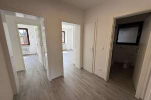 Erstbezug nach Renovierung - 3 Zimmer-Erdgeschosswohnung in Duisburg – Sterkrader Straße 146, 47166 Obermarxloh, Duisburg – Vorschaubild 2