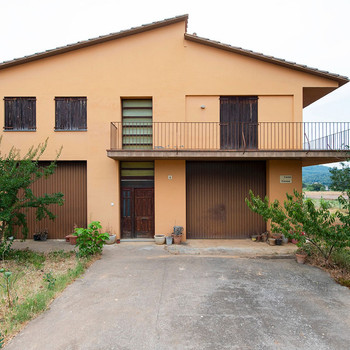 Haus zwischen dem Dorf Maiá de Montcal