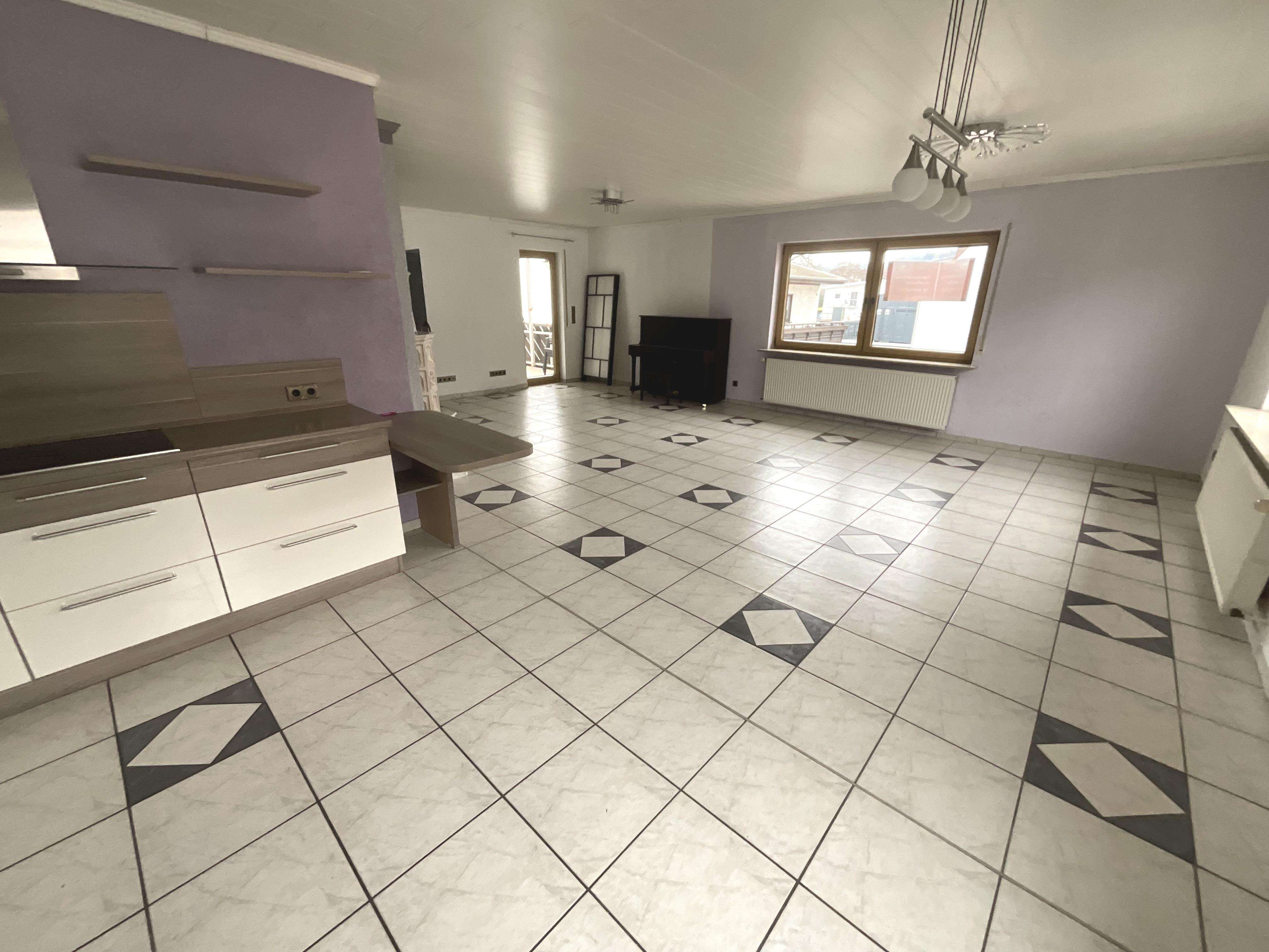 Immobilie in Andernach - Hier können Sie sofort einziehen. Inclusive Einbauküche, Kamin & Balkon. - Bild 1