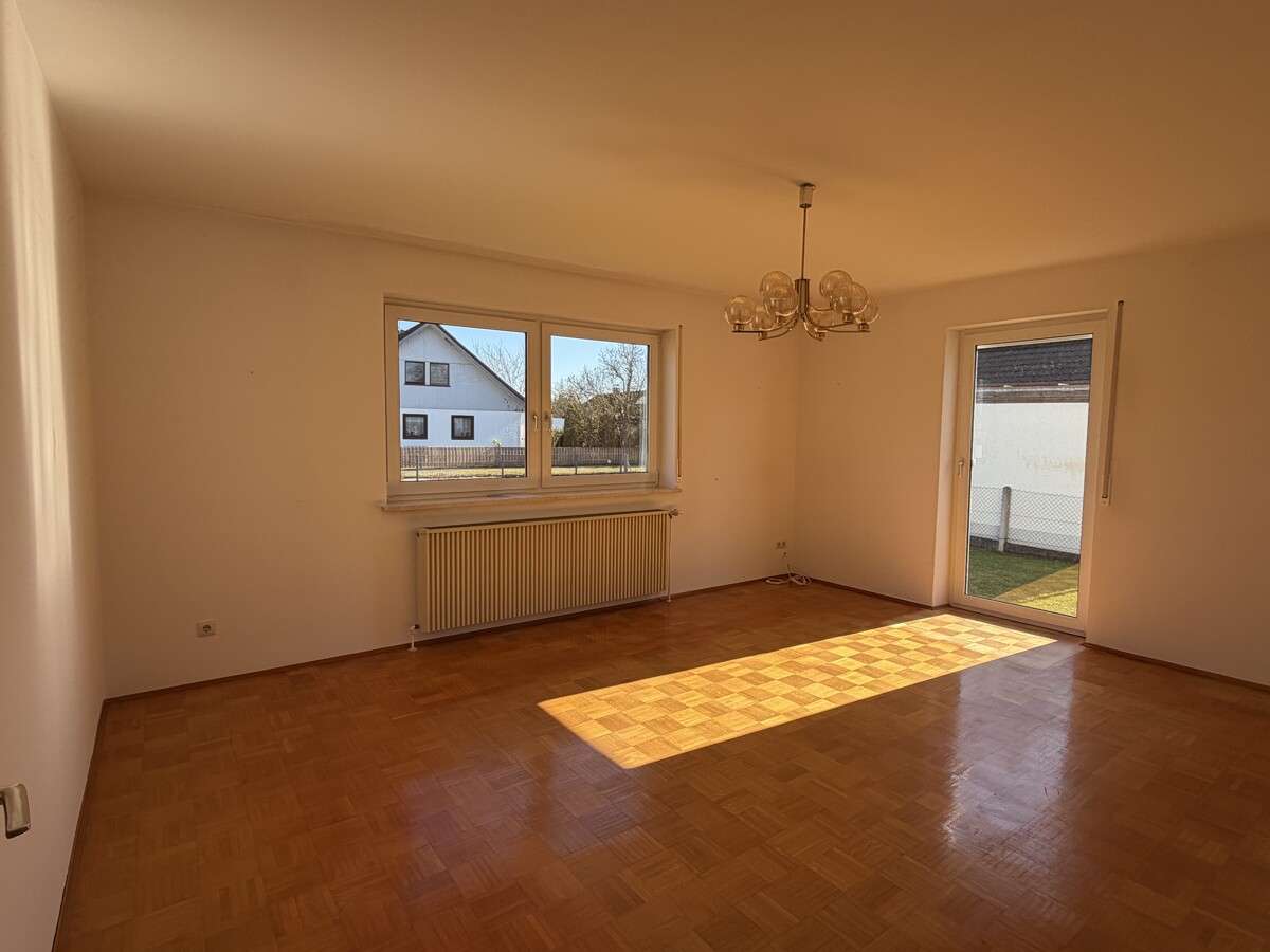 Immobilie in Graben - Haus mit 2 Wohneinheiten und großem Garten in Graben – sofort bezugsfrei. - Bild 0