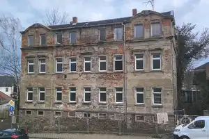 MEHRFAMILIENHAUS MIT SANIERUNGSPLANUNG – Mittelsachsen (Kreis) – Vorschaubild 1