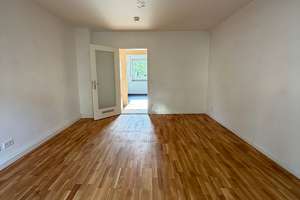 Helle 3-Zimmer-Wohnung im Hochparterre in St. Leonhard – Heinrichstr. 22, 90439 Sankt Leonhard, Nürnberg – Vorschaubild 2