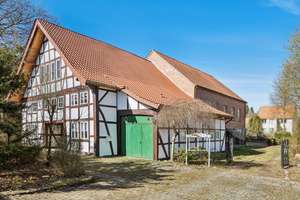 Mit Liebe restaurierter Resthof mit diversen Gebäuden in ländlicher Lage von Weenzen-Duingen – Die vollständige Adresse der Immobilie erhältst du vom Anbieter., 31089 Weenzen – Vorschaubild 1