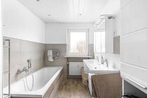 Eigennutz, Kapitalanlage oder beides kombiniert - Modernisiertes Zweifamilienhaus mit PV-Anlage! – Die vollständige Adresse der Immobilie erhältst du vom Anbieter., 93051 Kumpfmühl-Ziegetsdorf-Neuprüll, Regensburg – Vorschaubild 10