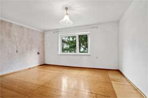 Raum für Ihre Ideen – Haus in Bühl mit großem Potenzial und viel Platz! – Finkenweg 1, 89346 Bibertal – Vorschaubild 8