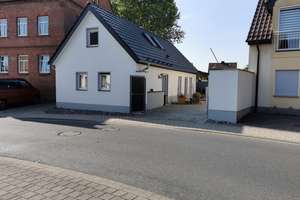 Einziehen und im schönen Einfamilienhaus wohlfühlen! – Friedrich-Ebert-Straße 3, 6809 Roitzsch – Vorschaubild 3