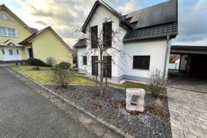 Familienfreundliches A+ Niedrigstenergiehaus in ruhigem und naturnahen Neubaugebiet! – Hirtenweg 6, 91463 Neustadt a.d. Aisch-Bad Windsheim (Kreis) – Vorschaubild 1