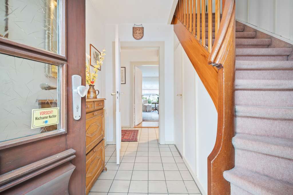 Immobilie in Bordesholm - Großes EFH mit Entwicklungspotential auf wunderschönem Grundstück - Bild 1