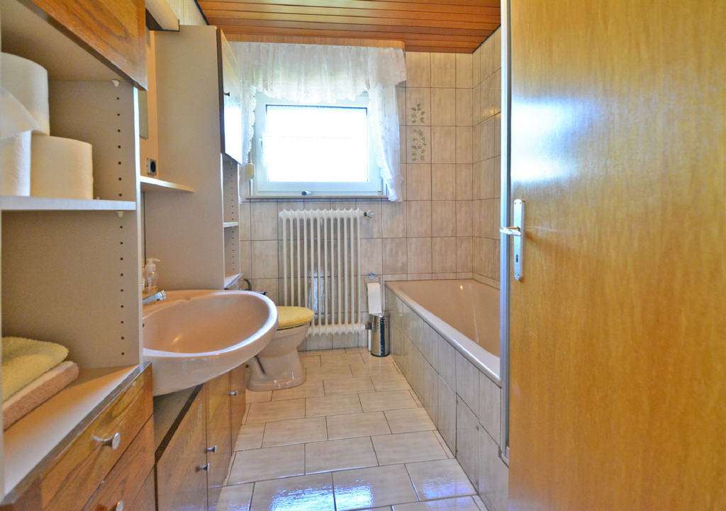 Immobilie in Wolfhagen - Einfamilienhaus mit herrlichem Garten, gute Lage Wolfhagen - Bild 1