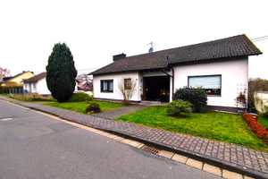 Charmantes Dreifamilienhaus im Grünen mit zentraler Lage – Ideal zur Kapitalanlage oder Eigennutzung – Neuwied (Kreis) – Vorschaubild 1