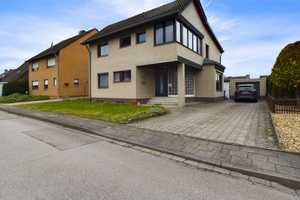Freistehend und familienfreundlich - genügend Platz für Ihre Familie! – Konrad-Adenauer-Straße xx, 52382 Düren (Kreis) – Vorschaubild 1