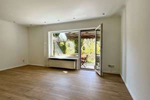 Gartenparadies mit Terrasse, eigenem Grün und TG-Stellplatz: Stilvolle 3-Zimmer-Wohnung – Die vollständige Adresse der Immobilie erhältst du vom Anbieter., 14089 Kladow, Berlin – Vorschaubild 1