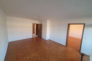 Helle 3-Zimmer-Wohnung mit zwei Balkonen, Gartenanteil und Garage in ruhiger, begehrter Lage