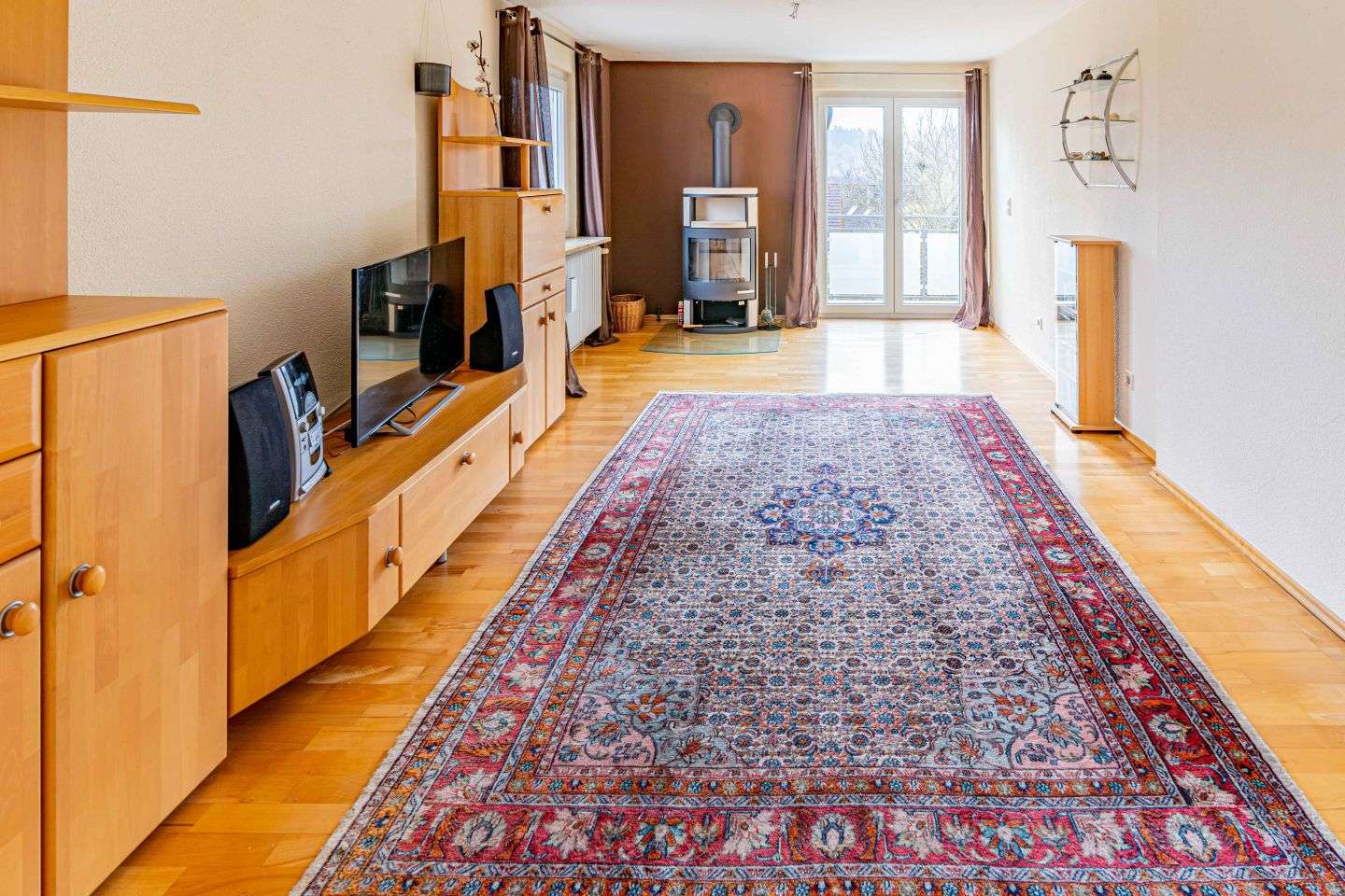 Immobilie in Immendingen - Attraktive 3-Zi.-Wohnung mit Kamin, ausgebautem Dachraum, Garage und eigenem Garten in Immendingen - Bild 0